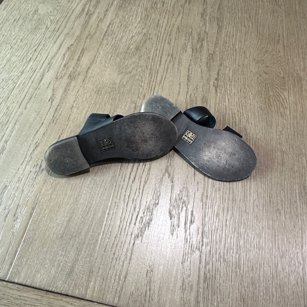 Free People Toe Ring Sandals Size EU 37 / U.S. 6.5-7 Black - Picture 8 of 9